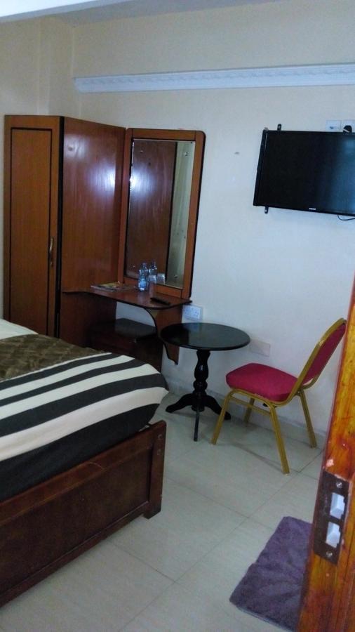 נקורו Royal Palm Hotel And Suites מראה חיצוני תמונה
